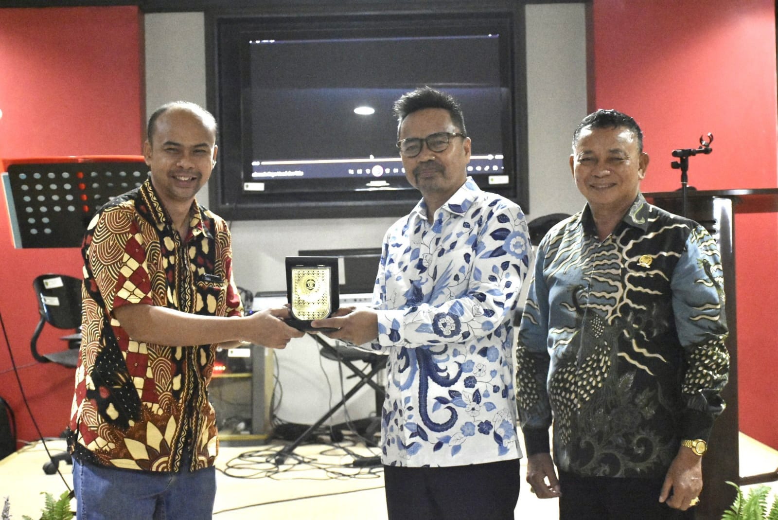 7aa40a0d-b348-48f0-bbf2-2ff4322d94e3