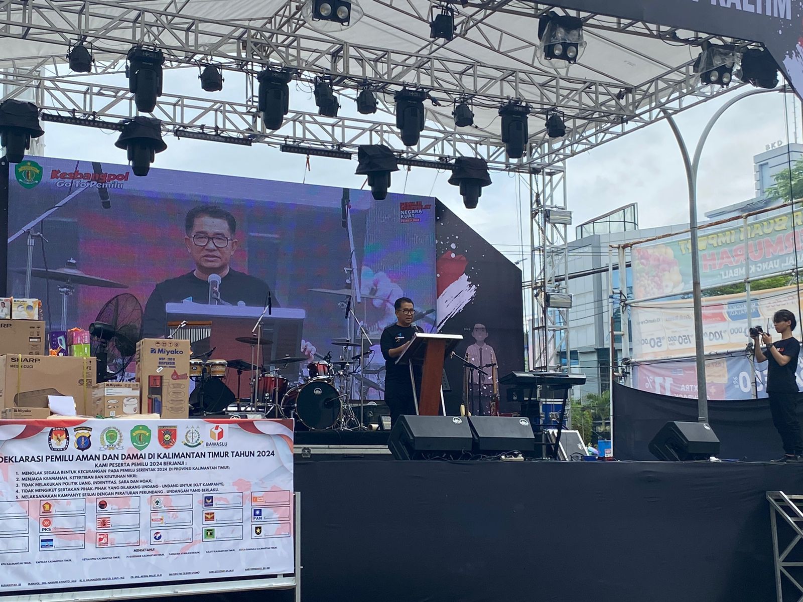 f5745f78-2b86-483c-82ee-42fee57997f4